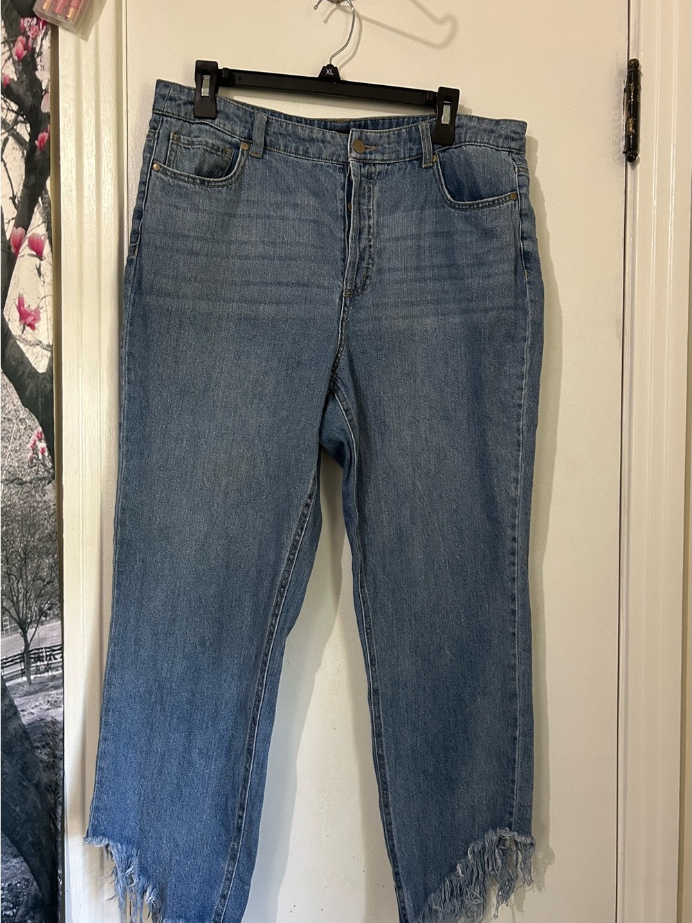 Versona Light Blue Cropped Frayed-Hem Jeans